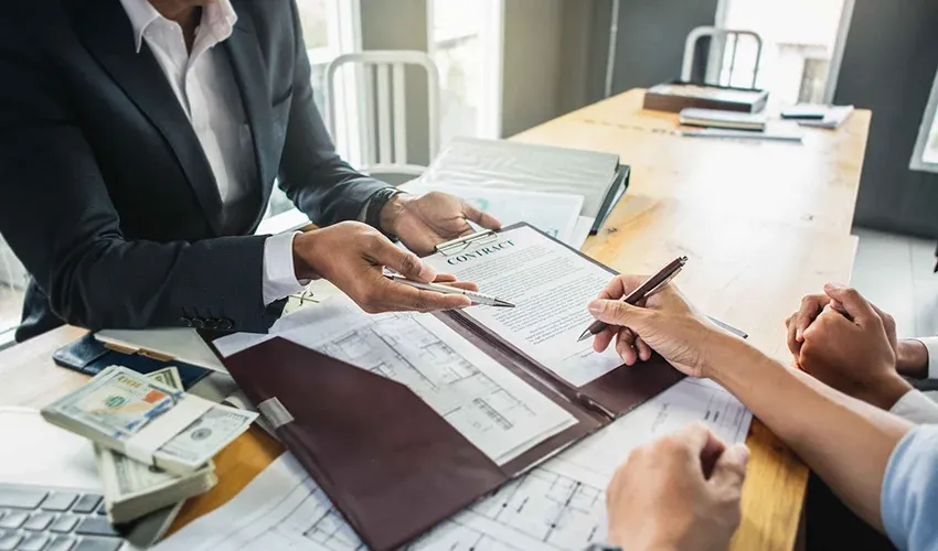 Cash vs. Mortgage: Choosing the Optimal Path for Buying Property in the UAE